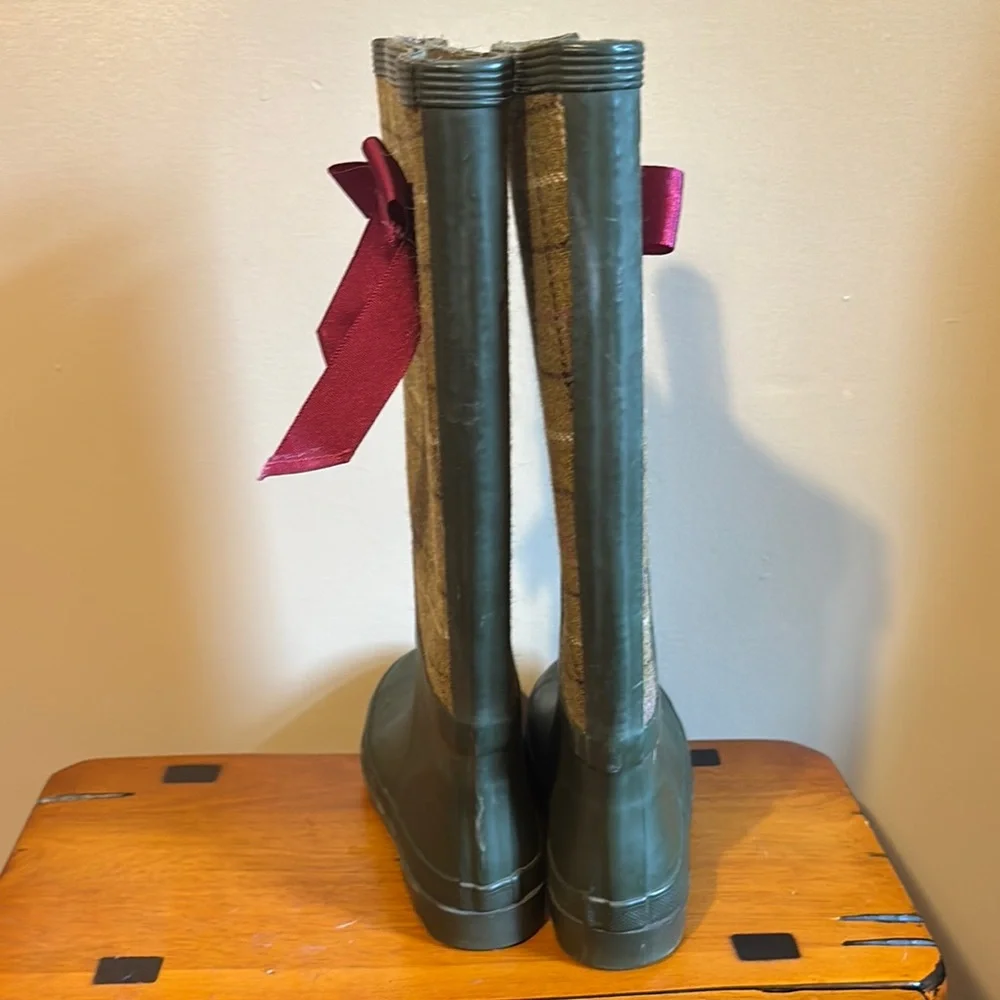 J. Crew Green Winter Rain Boots with Classic Design - Picture 7 of 9